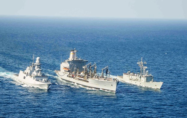ITS-Carabiniere-and-ESPS-Victoria-refuelling-from-USNS-Laramie-