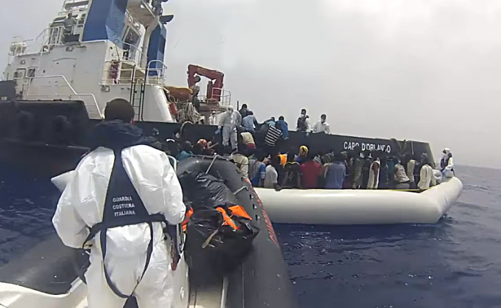 migranti-guardia-costiera-salvataggio