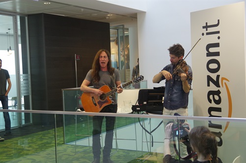 Manuel Agnelli e Rodrigo D Erasmo degli Afterhours live Amazon