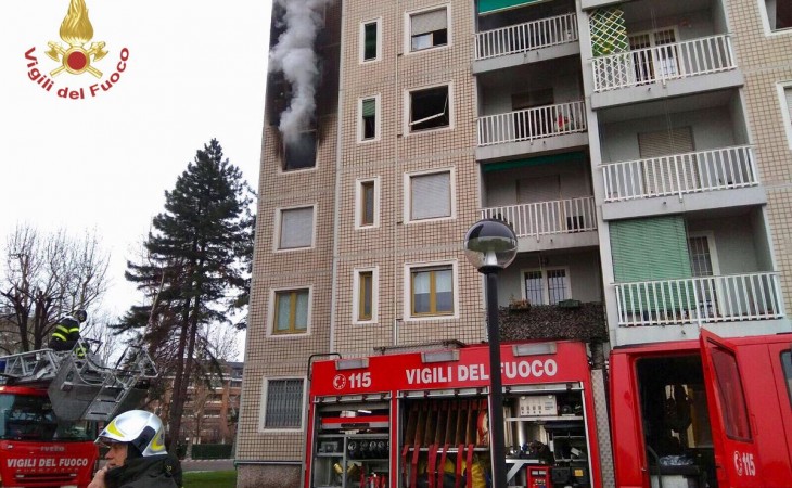 milano-incendio-vigili