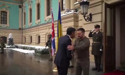 Visita a sorpresa di Sunak a Zelensky: “Altre armi da Londra a Kiev” – Video