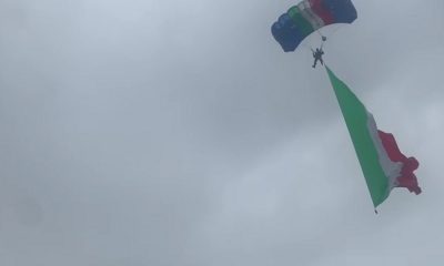 Gigantesco Tricolore dal cielo: emozioni durante parata ai Fori Imperiali – VIDEO