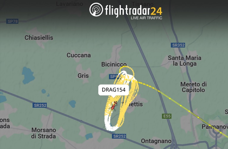 Incendio in deposito scarti lignei a Bicinicco: intervento massiccio dei vigili del fuoco