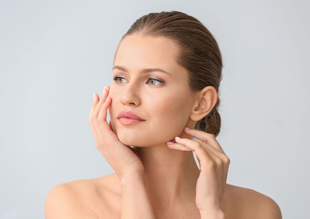 Botulino: 6 usi poco conosciuti oltre le rughe, dal bruxismo al sorriso gengivale