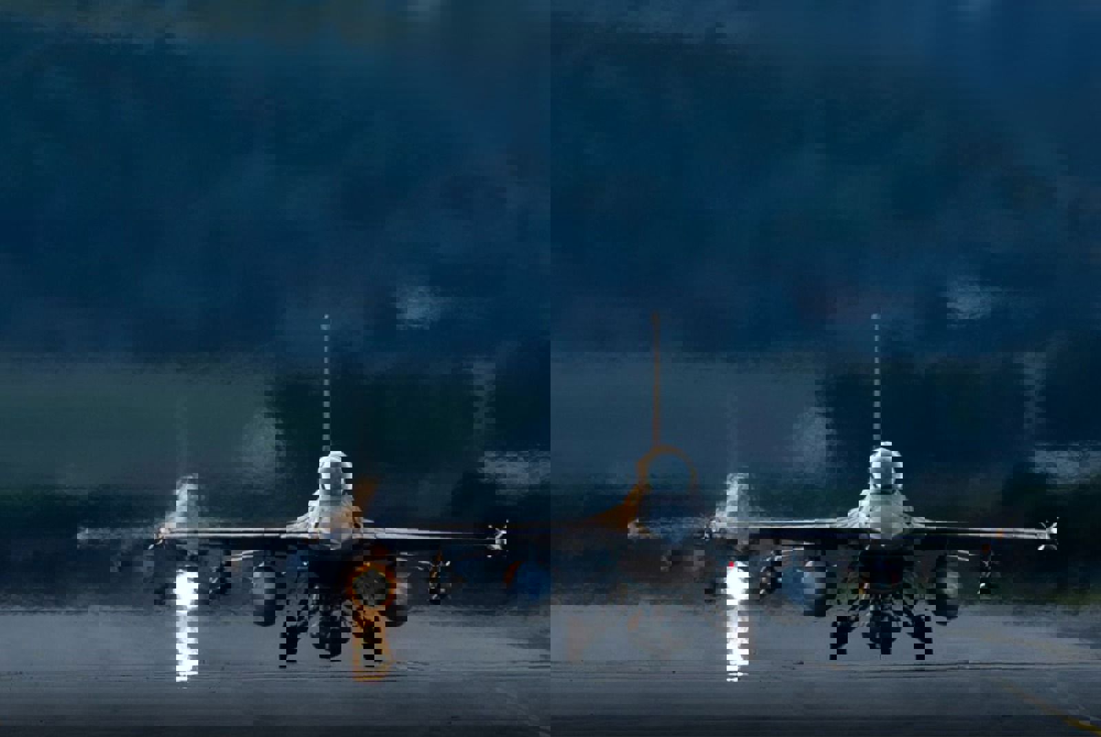 Israele bombarda sito missilistico in Iran, tensione sullo Stretto di Hormuz