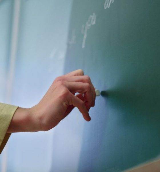 Contratto scuola, aumenti per docenti e Ata: fino a 143 euro al mese