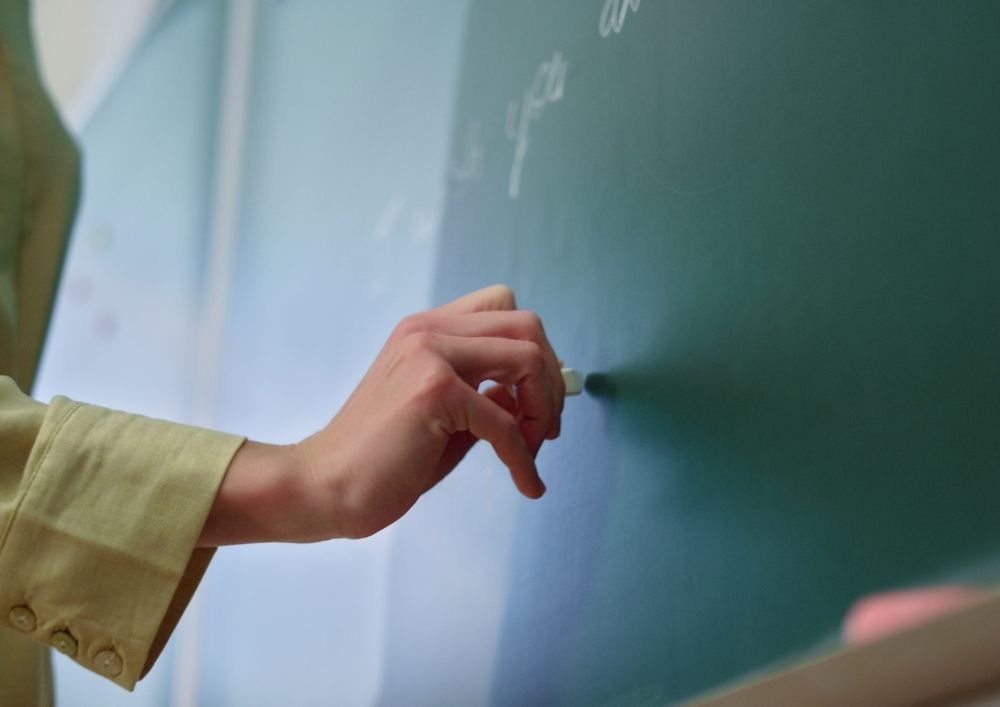 Contratto scuola, aumenti per docenti e Ata: fino a 143 euro al mese